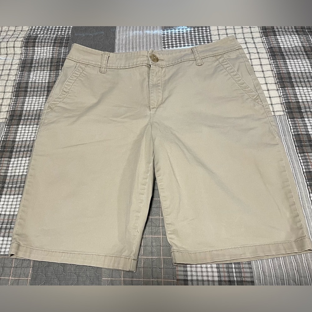 🐚 Liz Claiborne Khaki Shorts